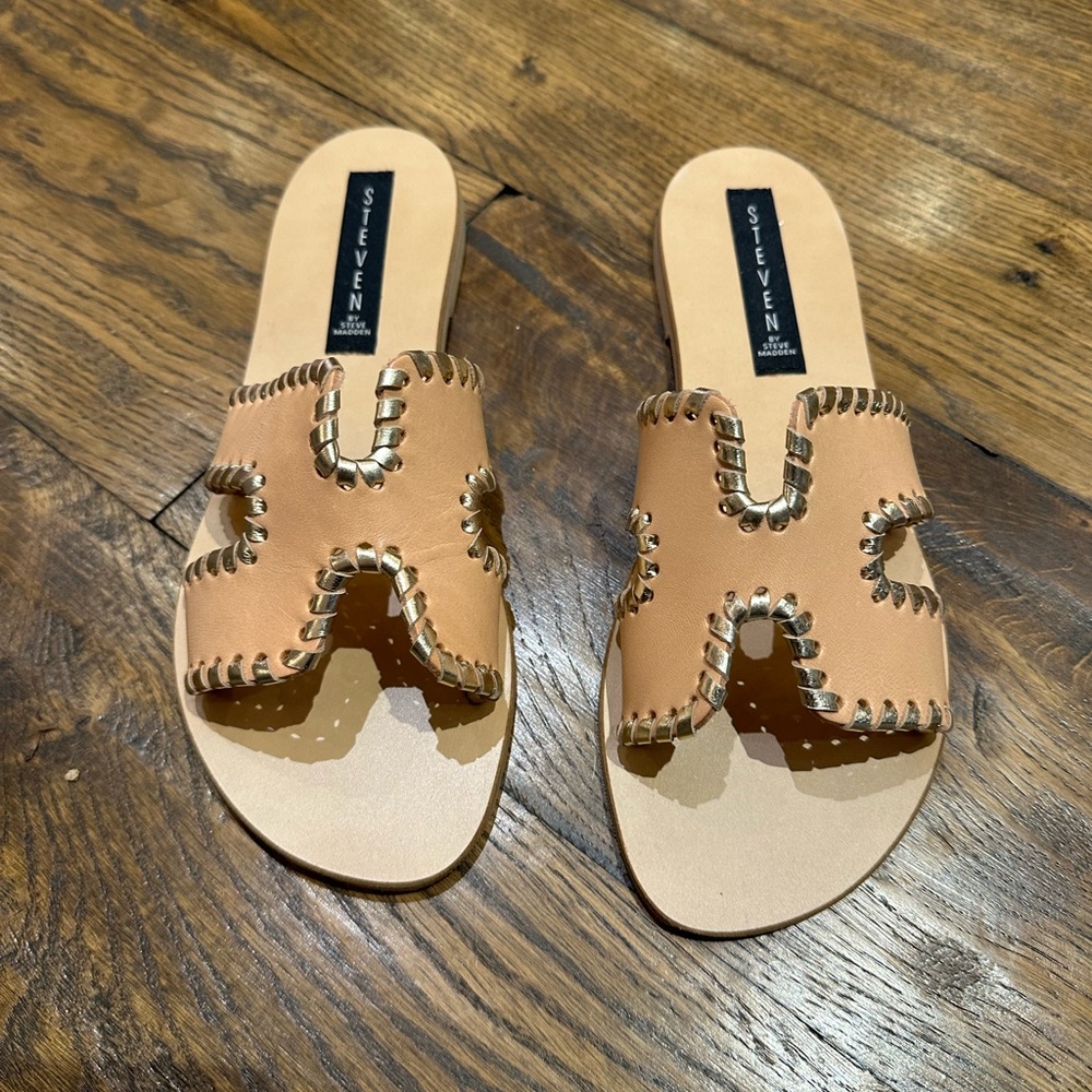 Steve Madden beige sandals